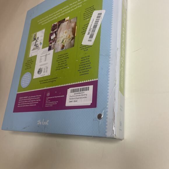 The Knot Ultimate Wedding Planner Organizer [binder edition] by Carley Roney - Picture 4 of 5